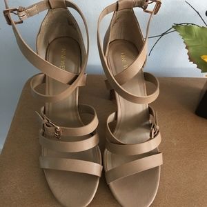 Nine West scrappy nude heels